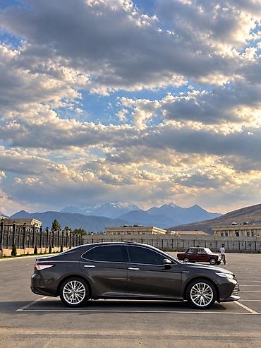 camr: Toyota Camry: 2018 г., 2.5 л, Вариатор, Гибрид, Седан — 3