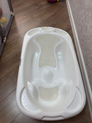 Gəzinti arabaları: İrada….Usaq vannasi.Italiyanindi.Happy Baby magazasindan baha qiymete