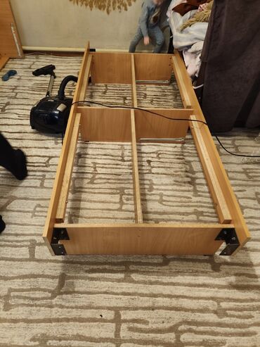 раскладушку для взрослого: Срочно продаю кровать 1.5.вместе с матрасом "Lina", 80x180см(матрас)