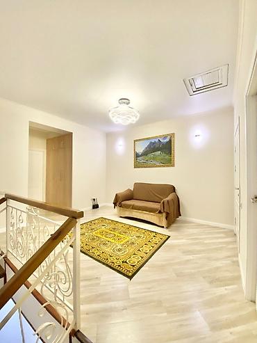 Продажа коттеджей и домов: 🏡 Дом • 250 м² • 7 комнат • 2 этажа 📍 Район Азия Молл, Бишкек 🌿 — 9