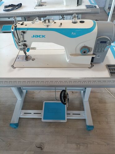 швейные станки: Швейная машина Jack, Компьютеризованная, Полуавтомат