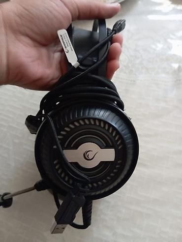 Qulaqlıq + mikrofon (over‑ear). işıqlı gaming mikrafon ve sesi əla