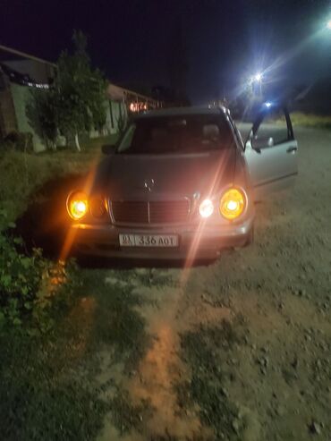 мерседес w210 миллениум: Седан Mercedes-Benz E-Class серебристого цвета, 1998 года выпуска, с