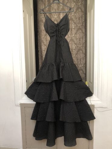 буквы из пенопласта на свадьбу: Qara rəngli uzun paltar - Model: dərin V-kəsimli, tənzimlənən incə