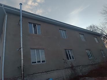 Продажа коттеджей и домов: Сдаётся капитальный двухэтажный дом на огороженном участке. Основные — 1