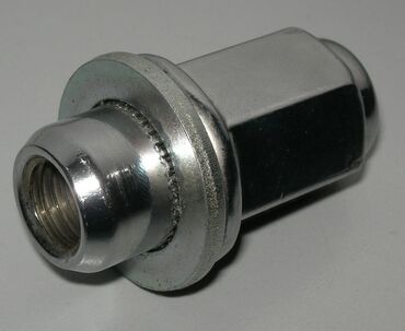 набор рожковых ключей: Гайки M12 x 1.5 б/у компплект 24 штуки подходит на многие кроссоверы и