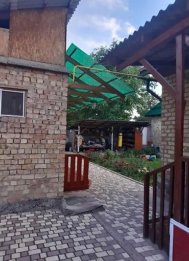 Продажа коттеджей и домов: * Продаётся :В районе К өлмө * Два дома на участке в 4 сотки в черте — 14