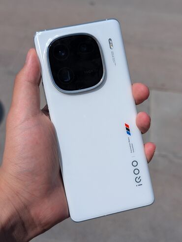 телефн: Vivo iQOO, Б/у, 256 ГБ, цвет - Белый, 2 SIM