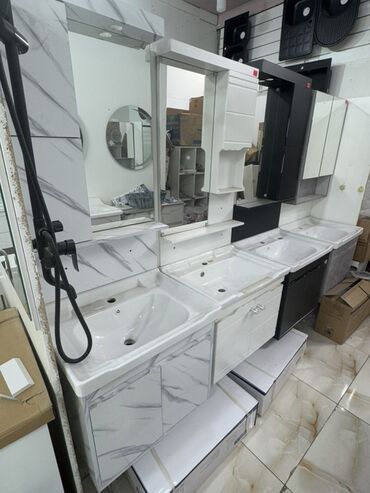 santexnik utusu: Mərmər naxışlı səthə malik bu ağ rəngli hamam mebeli dəsti