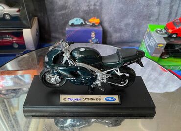 Avtomobil modelləri: Коллекционная модель Triumph Daytona 955i dark Green 1997 Welly Scale — 15