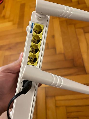 saz modem satilir: Tenda N300 modemi.yeni kimidir.hec bir problemi yoxdur.elave sual olsa — 2
