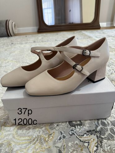 Туфли: Женские туфли, размер 37 (RU). Несколько моделей: 1) Пудровые лодочки — 9