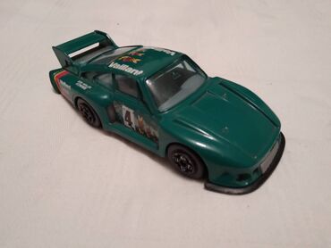 north face kacketi: Burago Porsche 935 tt, Italy,1;43,fale 2 tocka,malo ostecen d.deo
