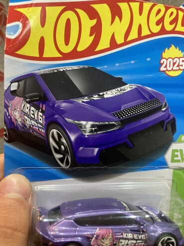 Avtomobil modelləri: Məhsul: Hot Wheels die-cast maşınları – EV mövzusu Dəst tərkibi: - — 13