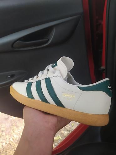 Оригинальные кроссовки Adidas Stadt. Классическая низкая модель в