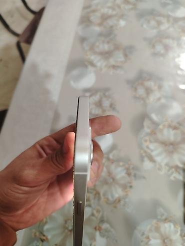 htc desire 816: Smartfon – ağ/gümüşü çərçivə, düz kənarlı korpus Xüsusiyyətlər: - Tam — 2