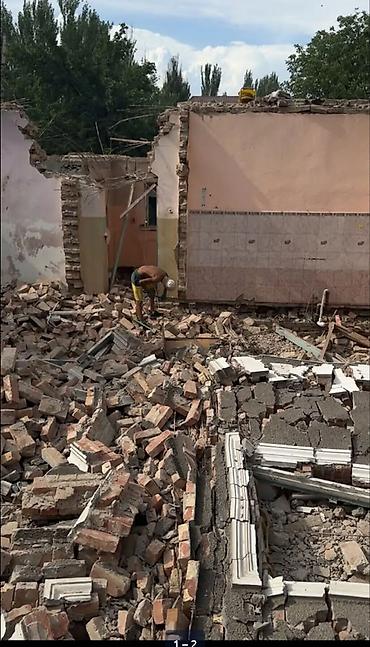 urban construction: Снос стен | Кирпичная стена | Зачистка от старых обоев, Сбивка старой штукатурки, Снятие извести | Демонтаж ламината, Демонтаж паркета, Демонтаж линолеума Больше 6 лет опыта — 2