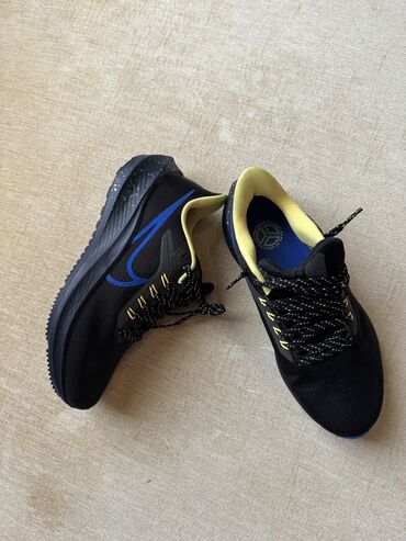 женские кроссовки nike air max hyperfuse: Продам новые кроссовки Nike
US 5,5
UK 5
Eur 38
Cm 24