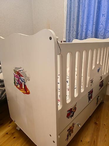 Oğlan və qız üçün, İşlənmiş, Dördbucaq, Beşik, Matras ilə, Yellənmə mexanizmsiz
