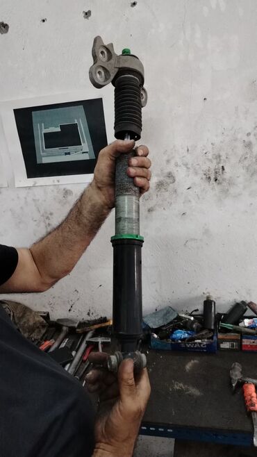 Amortizatorlar: Avtomobilin asma sistemində istifadə olunan coilover mortizator dəst