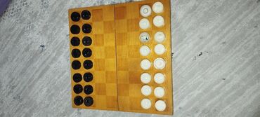 Настольные игры: Шашки и шахматы «в одном флаконе». Изготовитель ПО АУСМА (Латвийская — 7