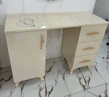 ayaqqabi şkafi: İşlənmiş