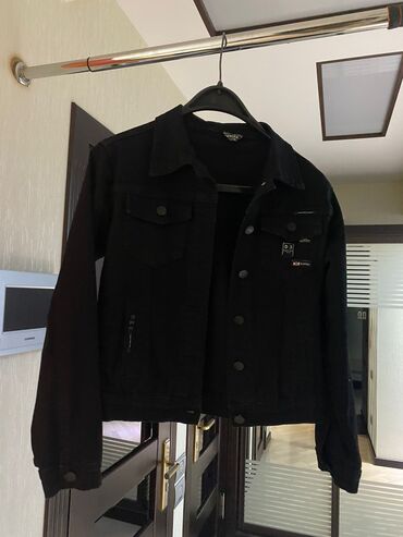 Женская куртка M (EU 38), цвет - Черный