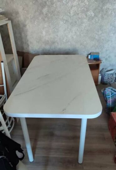 Столы: Продаю стол в хорошем состоянии без сколов и царапин