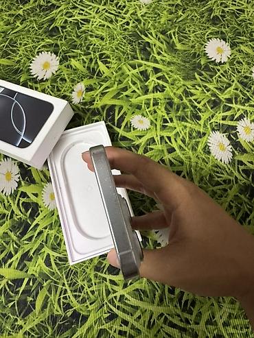 камера заднй бу: IPhone 16 Pro, цвет White Titanium на 256 гигабайт все родное кроме — 8