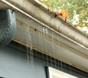 Водосточные желоба: Элементы водосточной системы для эффективного сбора и отвода дождевой — 1