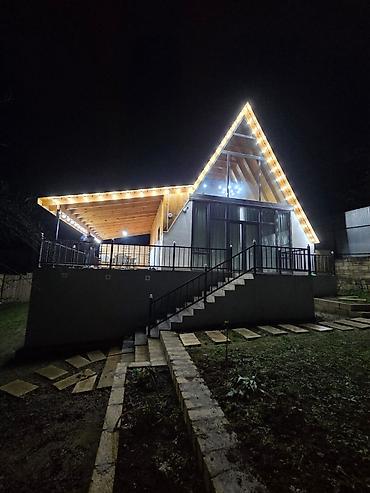Həyət evi alıram: A-frame üslubunda modulyar dağ evi - Xarici görünüş: Üçbucaq formalı — 1