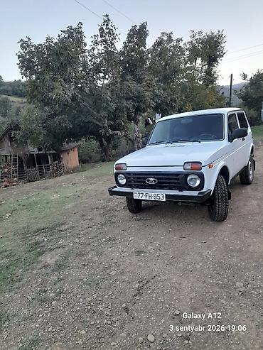 prado güzgü: LADA Niva (3 qapı) – ağ rəng, 4x4 ofroud krossover/SUV. Texniki — 7