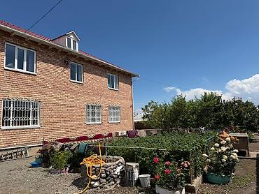 дом в горах: 🏡 Продаётся капитальный кирпичный дом в центре города 📍 Локация — 2