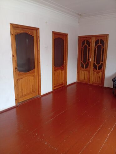 Uzunmüddətli kirayə evlər: Kirayə/icarə üçün iki mərtəbəli həyət evi (giriş və daxili plan) - — 4