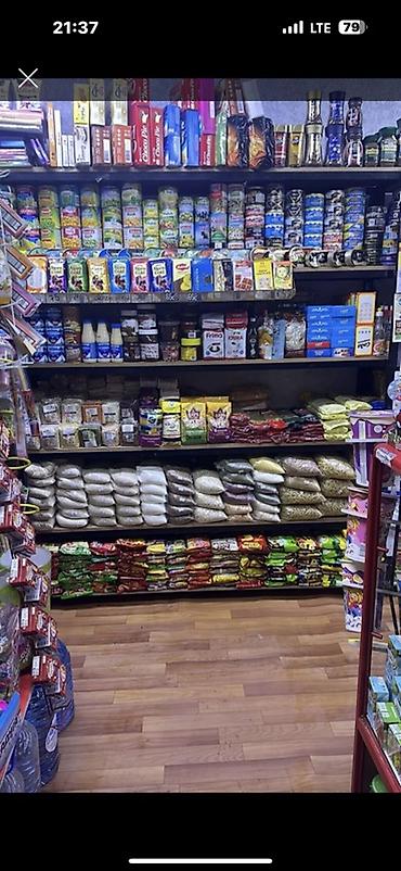 рабочий ат: Продуктовый магазинге товар тизип магазинди жыйнап тазалаганга кыз — 1