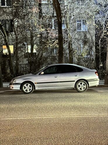 Toyota: Toyota Avensis: 2001 г., 1.8 л, Автомат, Бензин, Хэтчбэк