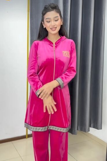 дорогие пуховики женские: Костюм женский из бархатистой ткани, насыщенного малиново-розового