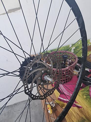 SALAM BU DISQ ZIGZAG MARKALI VELOSIPEDIN UZERINDEN CIXIB MASIN TOPLARI