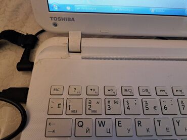 Toshiba: Toshiba notebooku satılır.Ekran zədəlidr.Korpusda qırıq var.Zapçast — 8