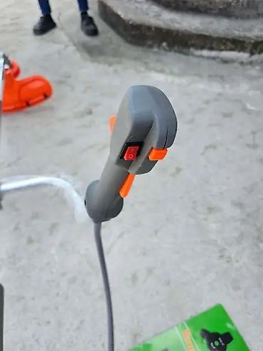 celini: Motorna kosačica/trimerska kosa – benzinski brushcutter Opis: - — 2