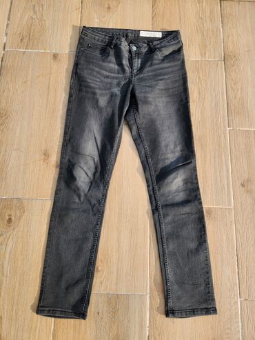 Farmerke: Muske farmerke L vel Poluobim struka 45do 50 cm,duzina 105 cm,imaju — 10