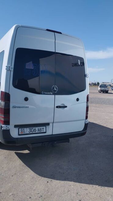 Mercedes-Benz: Микроавтобус Mercedes-Benz Sprinter белого цвета. Отлично подходит для