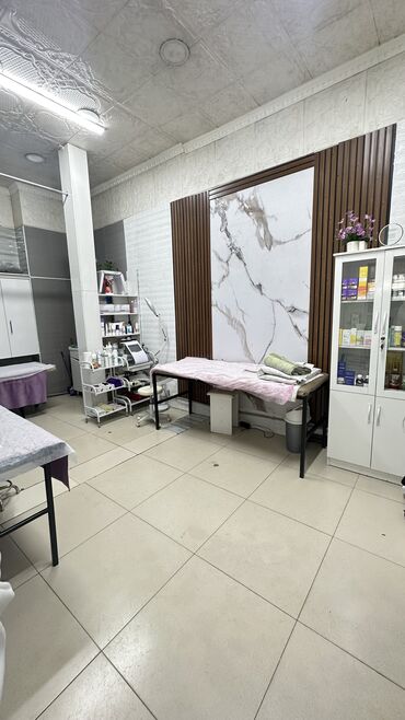 сдается одна комната: Сдаю Кабинет в салоне, 20 м², Для бровиста, Для лешмейкера, Для мастера по маникюру