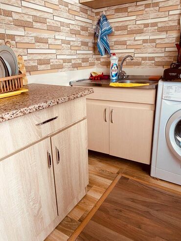 Uzunmüddətli kirayə mənzillər: Əcəmi metrosunun yaxınlığında 5 mertebeli binanın 5-ci mərtəbəsində — 5