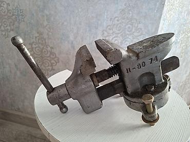 Dəzgah üçün metal sancaqlı/stolüstü qısqac (mengene).Sovet vaxtınındır