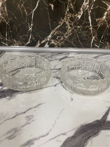 Masaüstü dəstlər: Kəsimli şüşədən ibarət masaüstü dəst. - 2 ədəd şüşə qab: dərin — 8