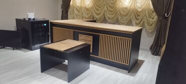Sifarişlə müdir masaları: Siyirməli Parlaq laminat müdir masası, Pulsuz quraşdırılma