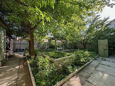 Продажа коттеджей и домов: 🏡 ПРОДАЁТСЯ 2-ЭТАЖНЫЙ ДОМ 📍 Район: Молодая Гвардия 🏠 Комнаты: 7 🏢 — 9