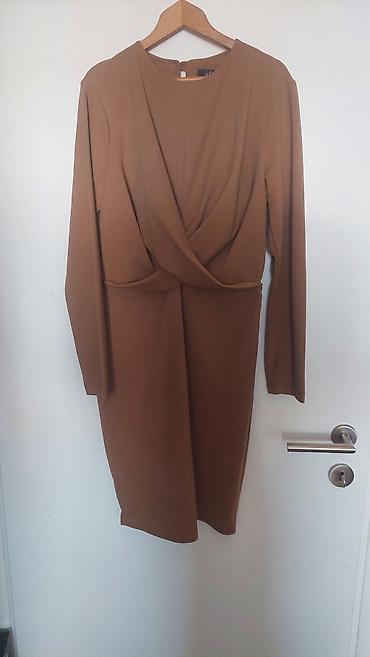 deezee papuce: Elegantna haljina u kamel/smeđoj boji, midi dužine. Model sa dugim — 1