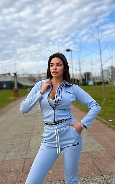 Gornji i donji deo: GUESS
dostupne u vise boja
Vel. S, m, l, xl
Cena 4400 din — 1